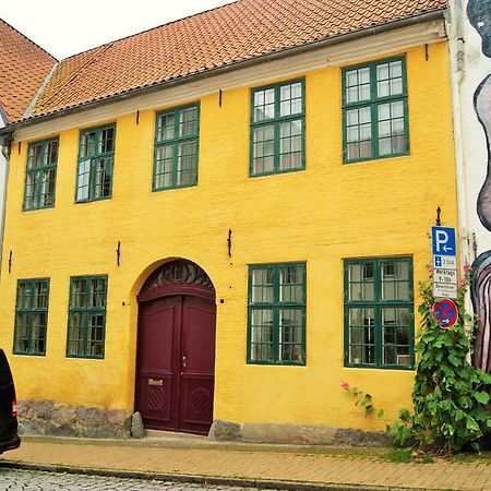 Das Gelbe Haus - Drei Besondere Ferienwohnungen เฟลนส์บวร์ก ภายนอก รูปภาพ
