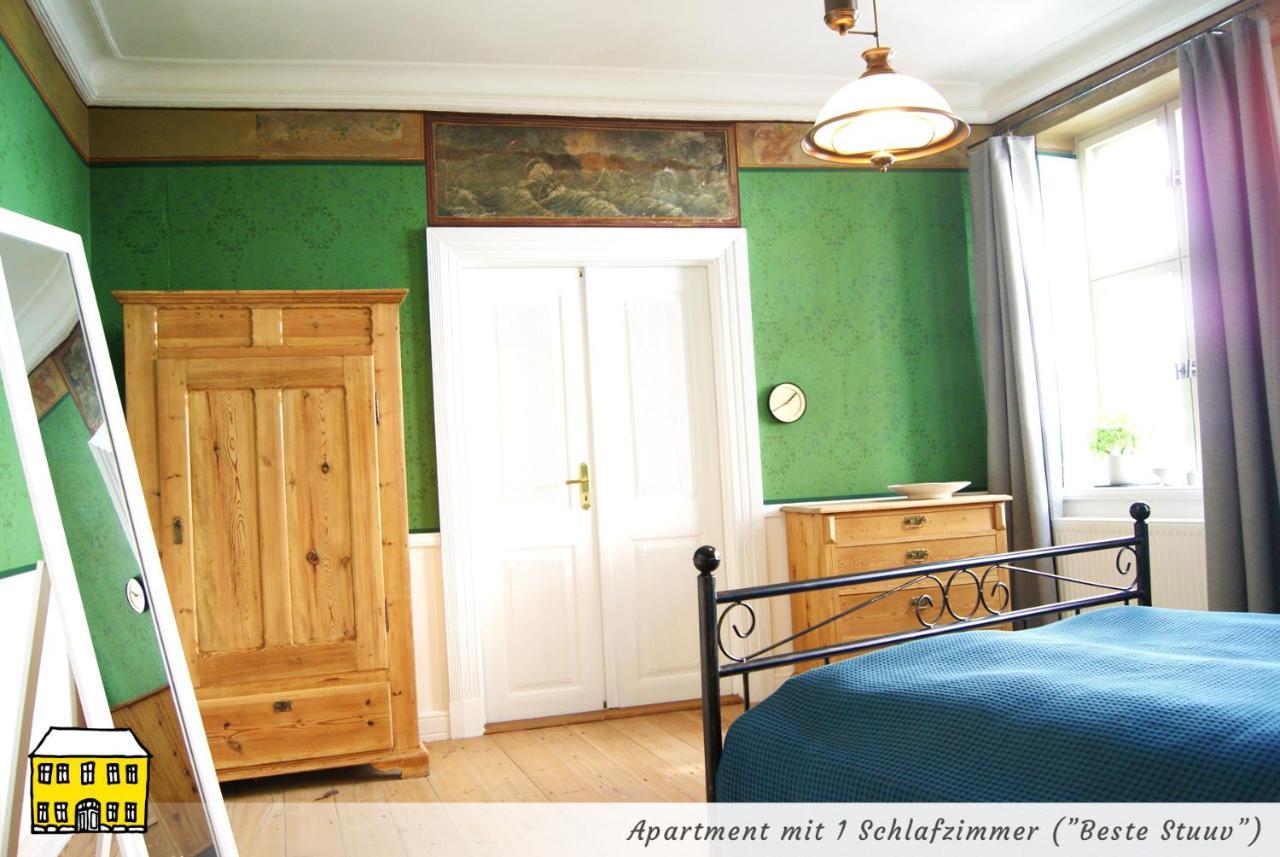 Das Gelbe Haus - Drei Besondere Ferienwohnungen เฟลนส์บวร์ก ภายนอก รูปภาพ