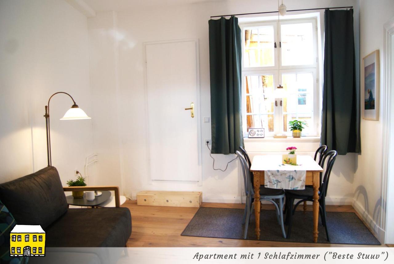 Das Gelbe Haus - Drei Besondere Ferienwohnungen เฟลนส์บวร์ก ภายนอก รูปภาพ