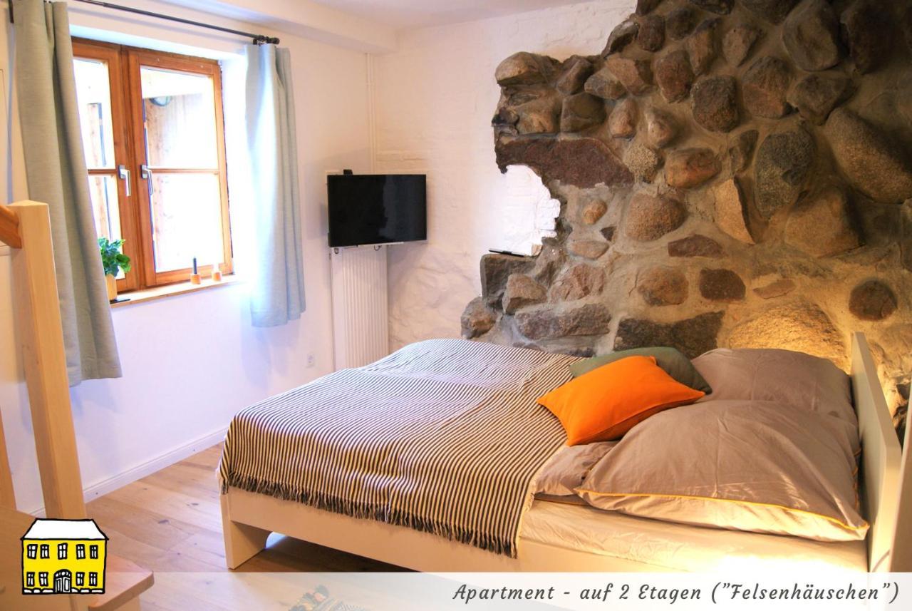 Das Gelbe Haus - Drei Besondere Ferienwohnungen เฟลนส์บวร์ก ภายนอก รูปภาพ