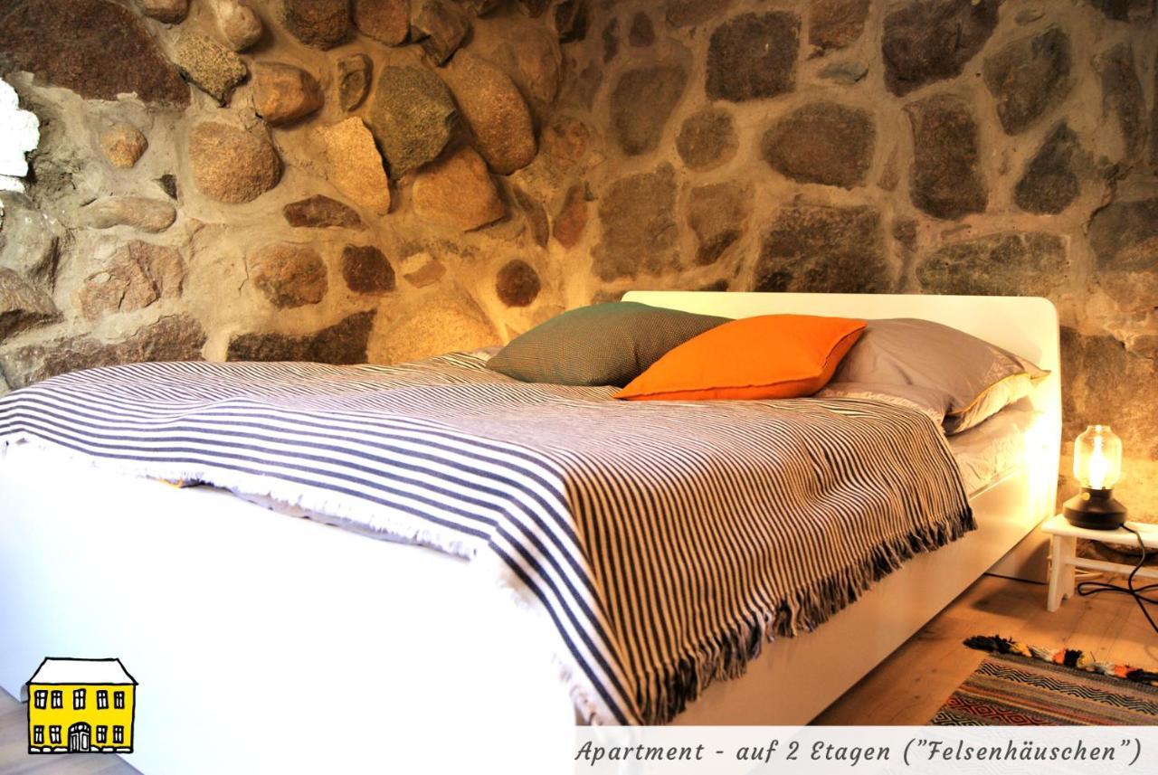 Das Gelbe Haus - Drei Besondere Ferienwohnungen เฟลนส์บวร์ก ภายนอก รูปภาพ