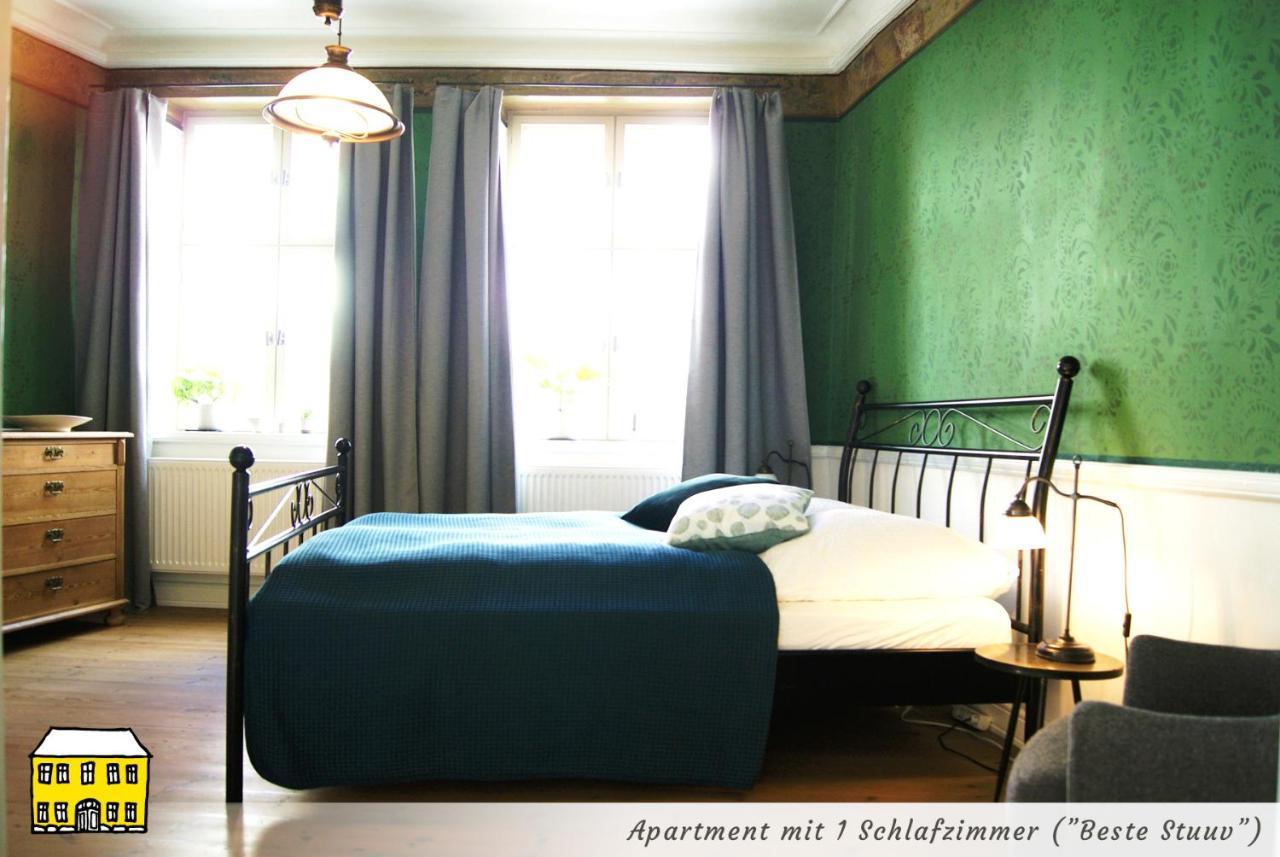 Das Gelbe Haus - Drei Besondere Ferienwohnungen เฟลนส์บวร์ก ภายนอก รูปภาพ