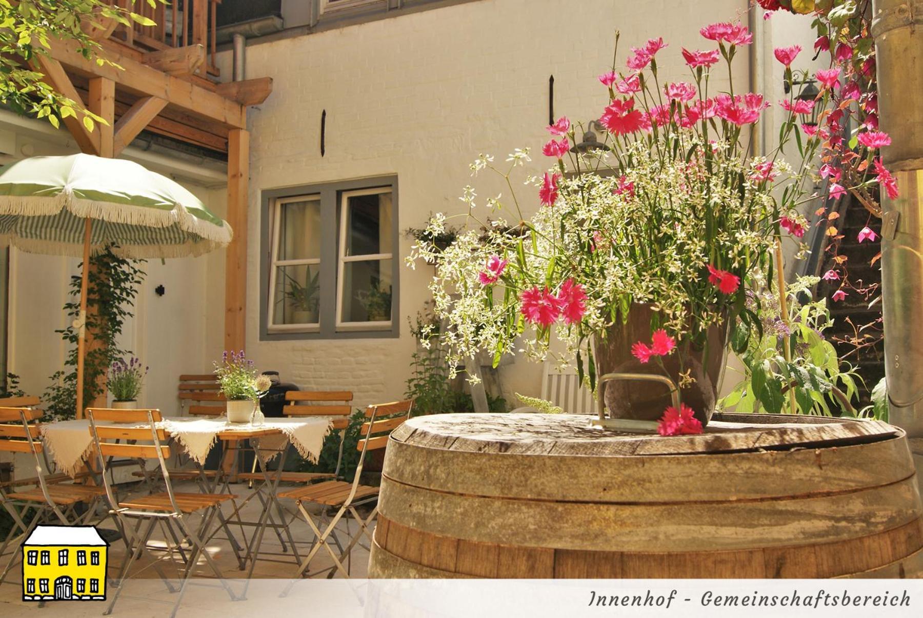 Das Gelbe Haus - Drei Besondere Ferienwohnungen เฟลนส์บวร์ก ภายนอก รูปภาพ