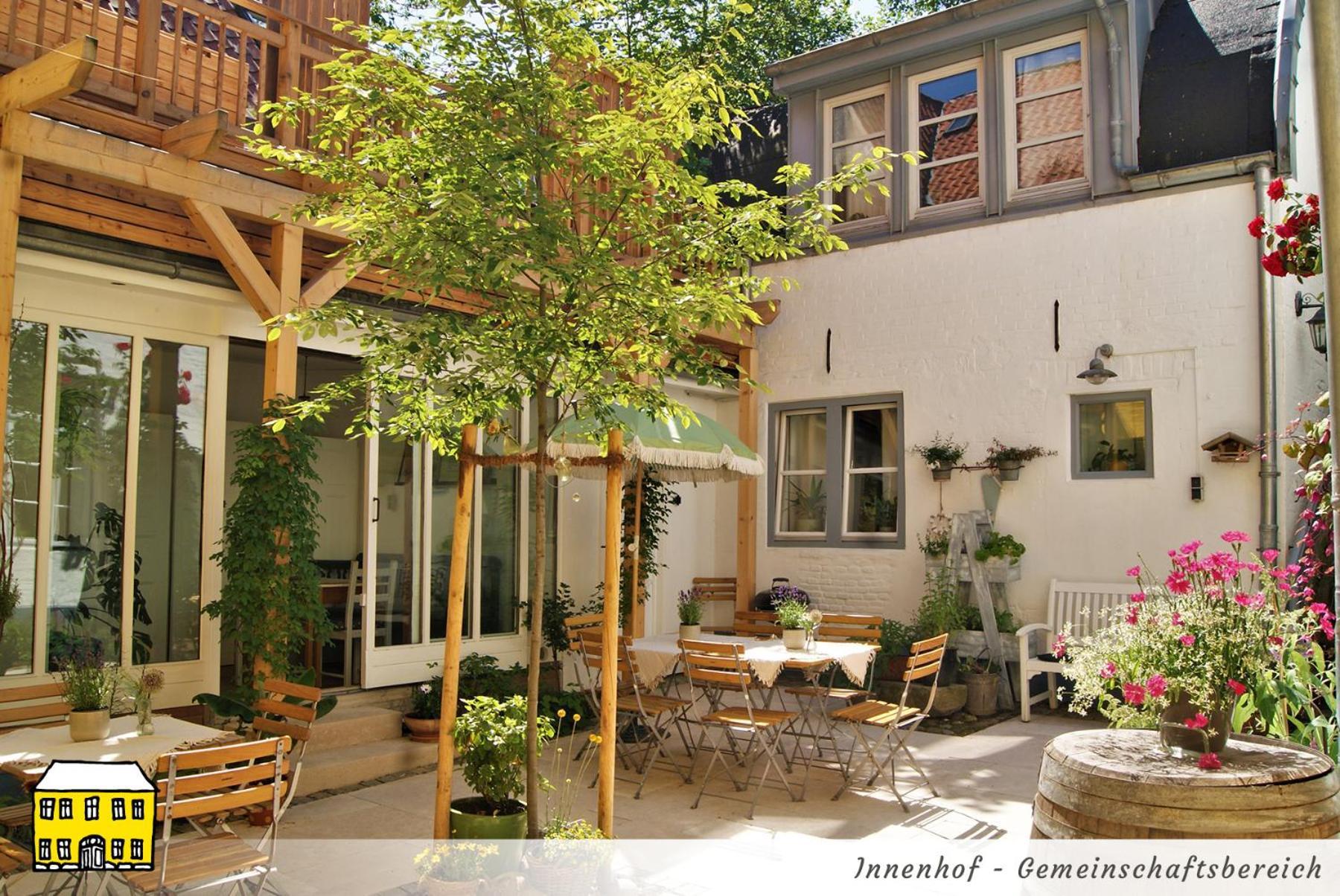 Das Gelbe Haus - Drei Besondere Ferienwohnungen เฟลนส์บวร์ก ภายนอก รูปภาพ