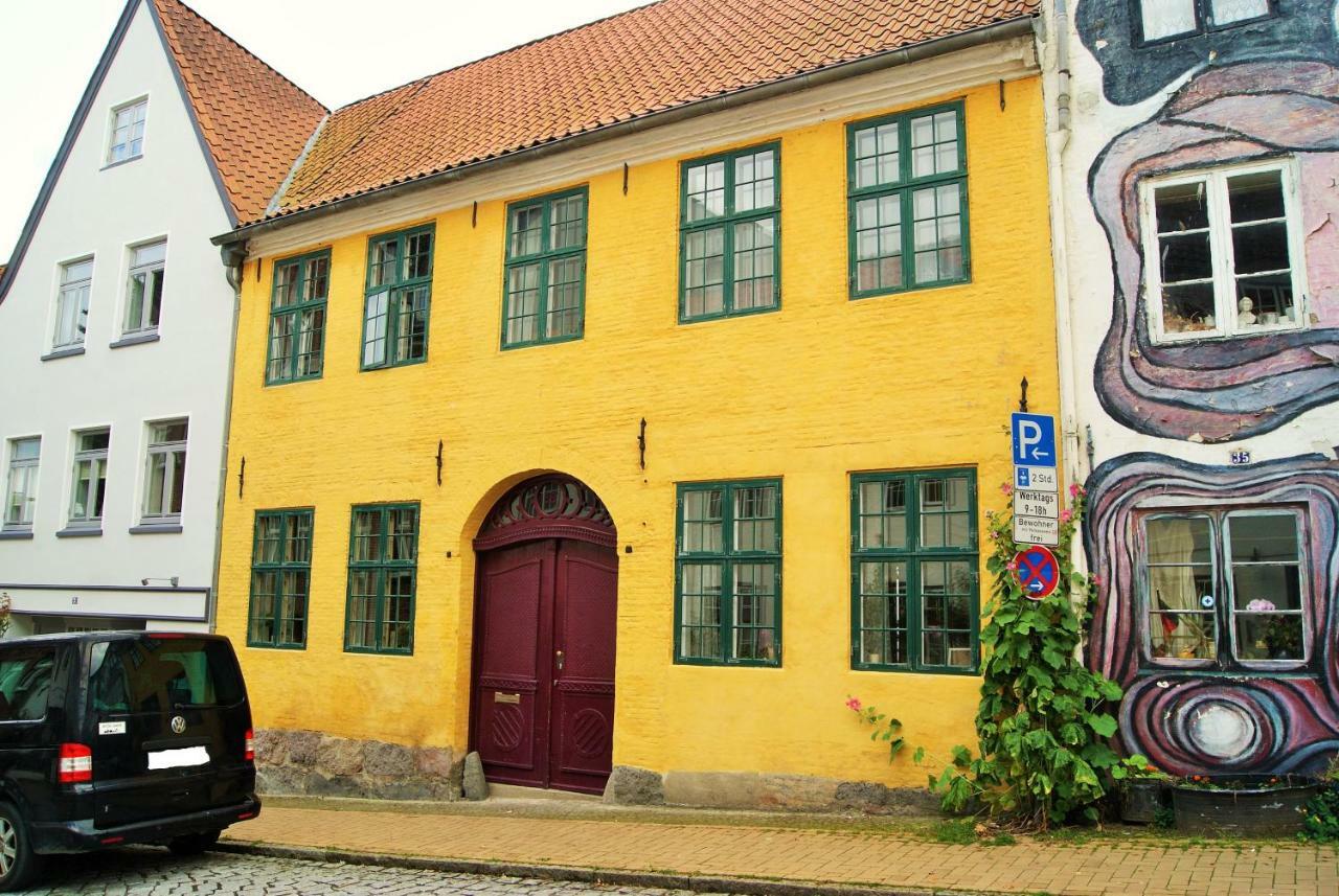 Das Gelbe Haus - Drei Besondere Ferienwohnungen เฟลนส์บวร์ก ภายนอก รูปภาพ